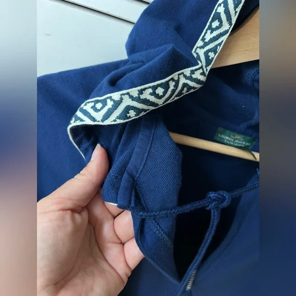 LRL Lauren Jeans‎ Women's Navy Blue Hoodie 100% cotton 1X size Lace V Neck top - Picture 15 of 17